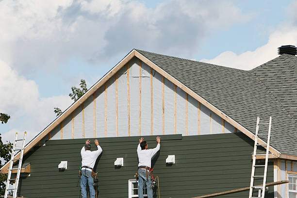Professional Siding Contractor technician working in Cumberland, IN